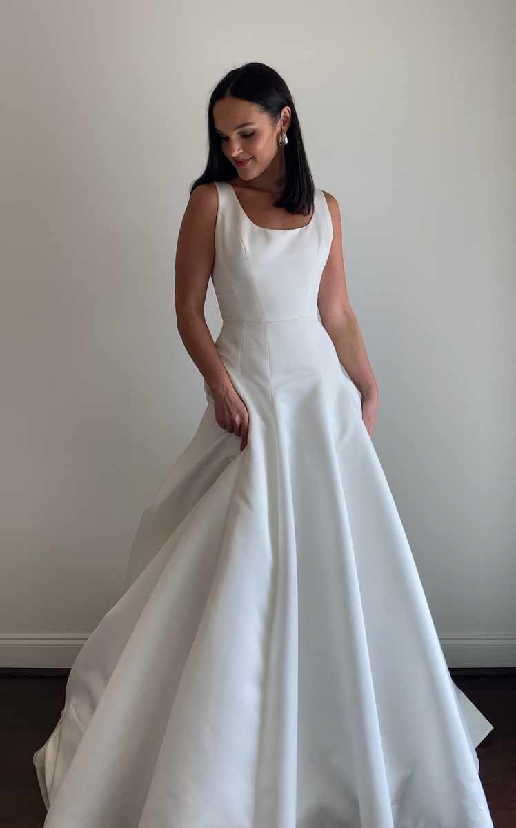 Monique Lhuillier Windsor Nearly Newlywed Monique Lhuillier Windsor Nearly Newlywed