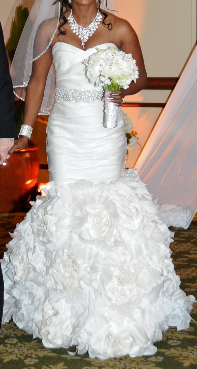 Monique Lhuillier – Nearly Newlywed