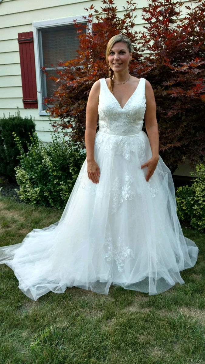 David's Bridal ' Mikado and Tulle V-Neck Ball Gown WG3877
