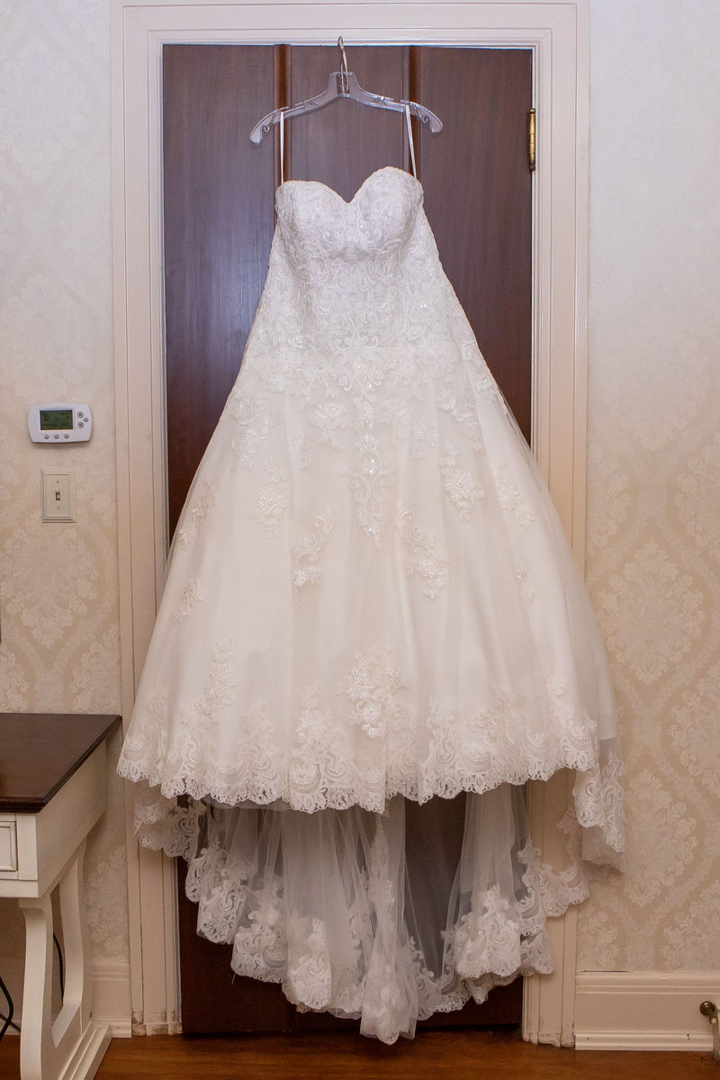 Essense of Australia D2735 PreOwnedWeddingDresses