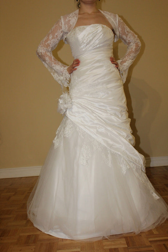 Piccione Beautiful Wedding dress size 6/8