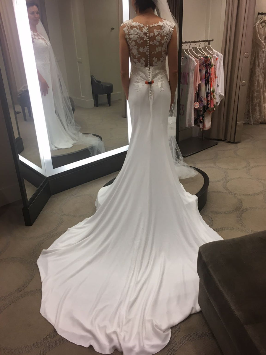 Pronovias drail clearance