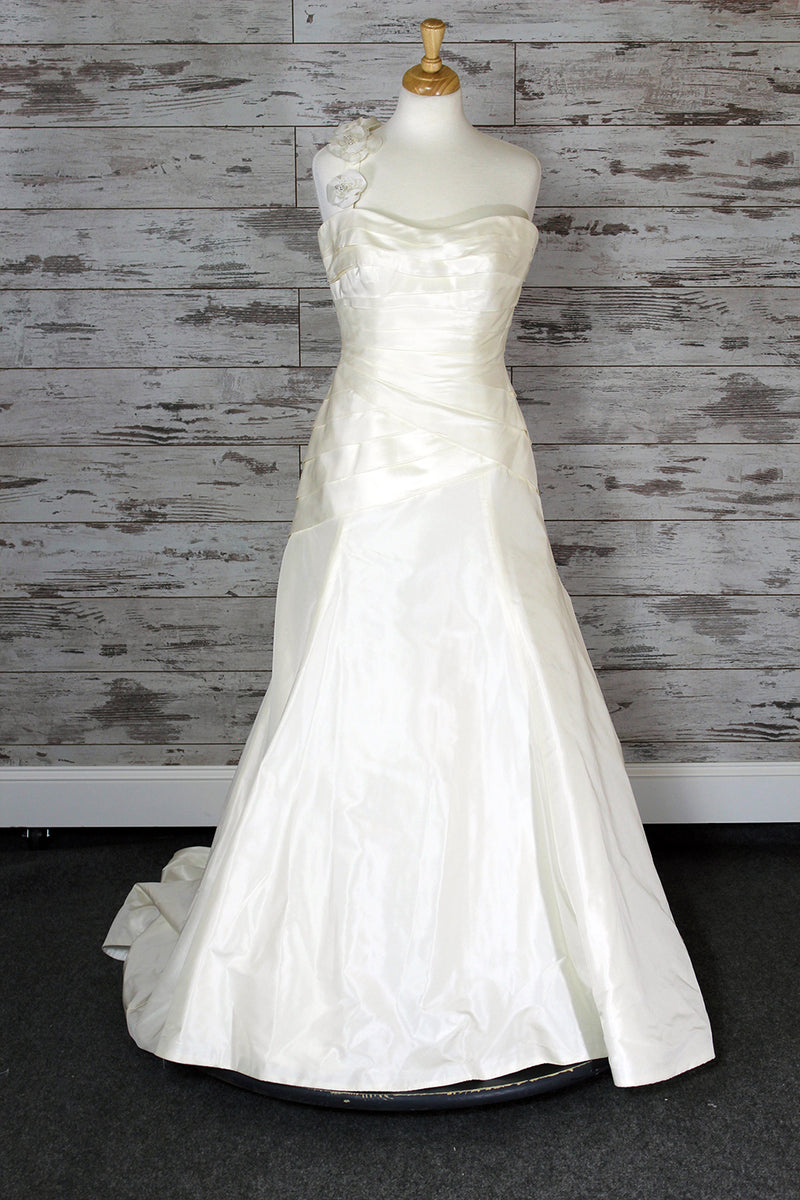 Rina Di Montella Wedding Dress