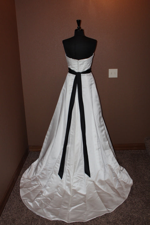 alfred angelo black and white wedding dress 1950s Train of Eternity This regal gown was designed by Edythe Vincent, wife of the more commonly known designer, Alfred Angelo. Edythe and Alfred started their business together in 1933 with
