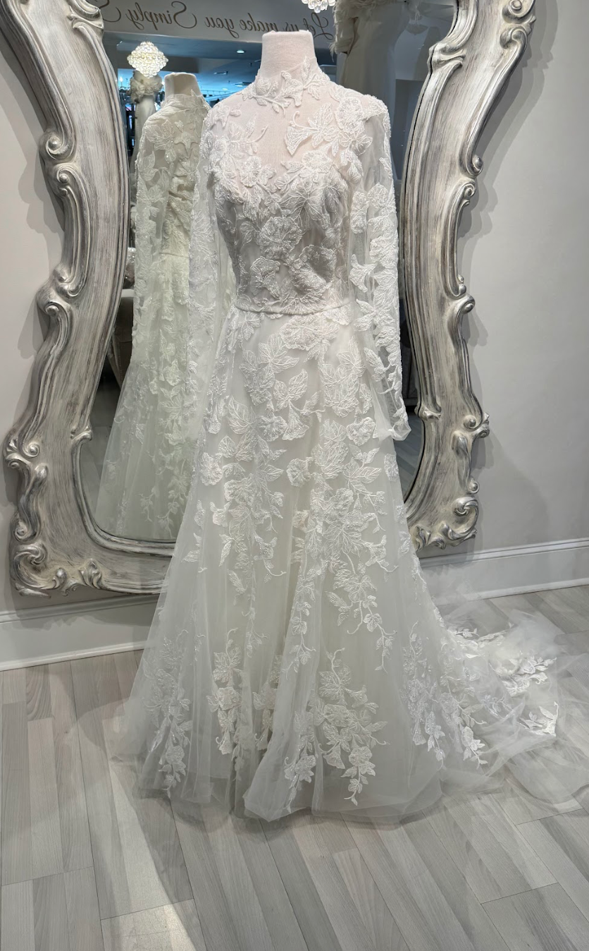 Amsale A855 – Nearly Newlywed