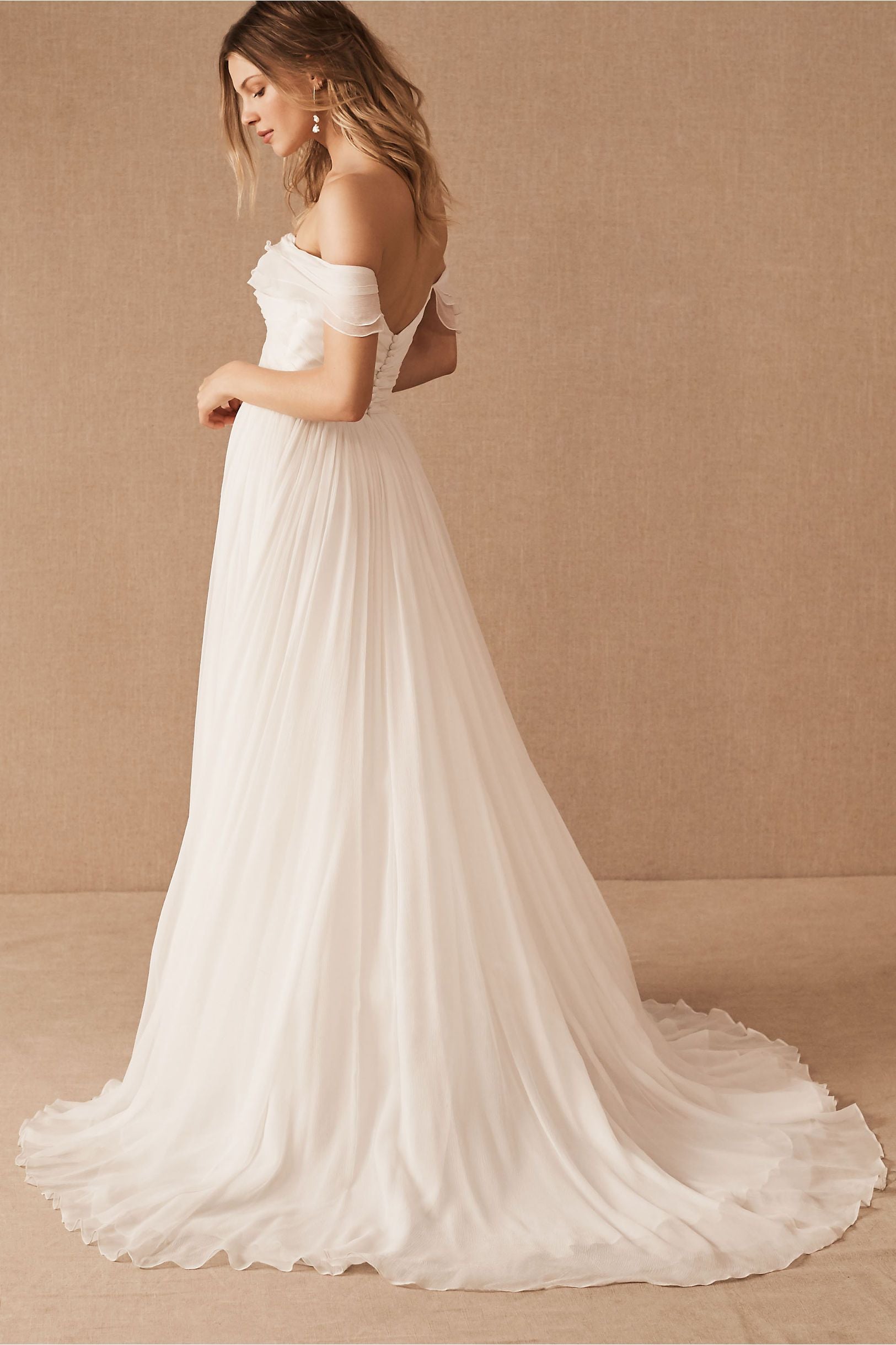 Amsale Allemande – Nearly Newlywed
