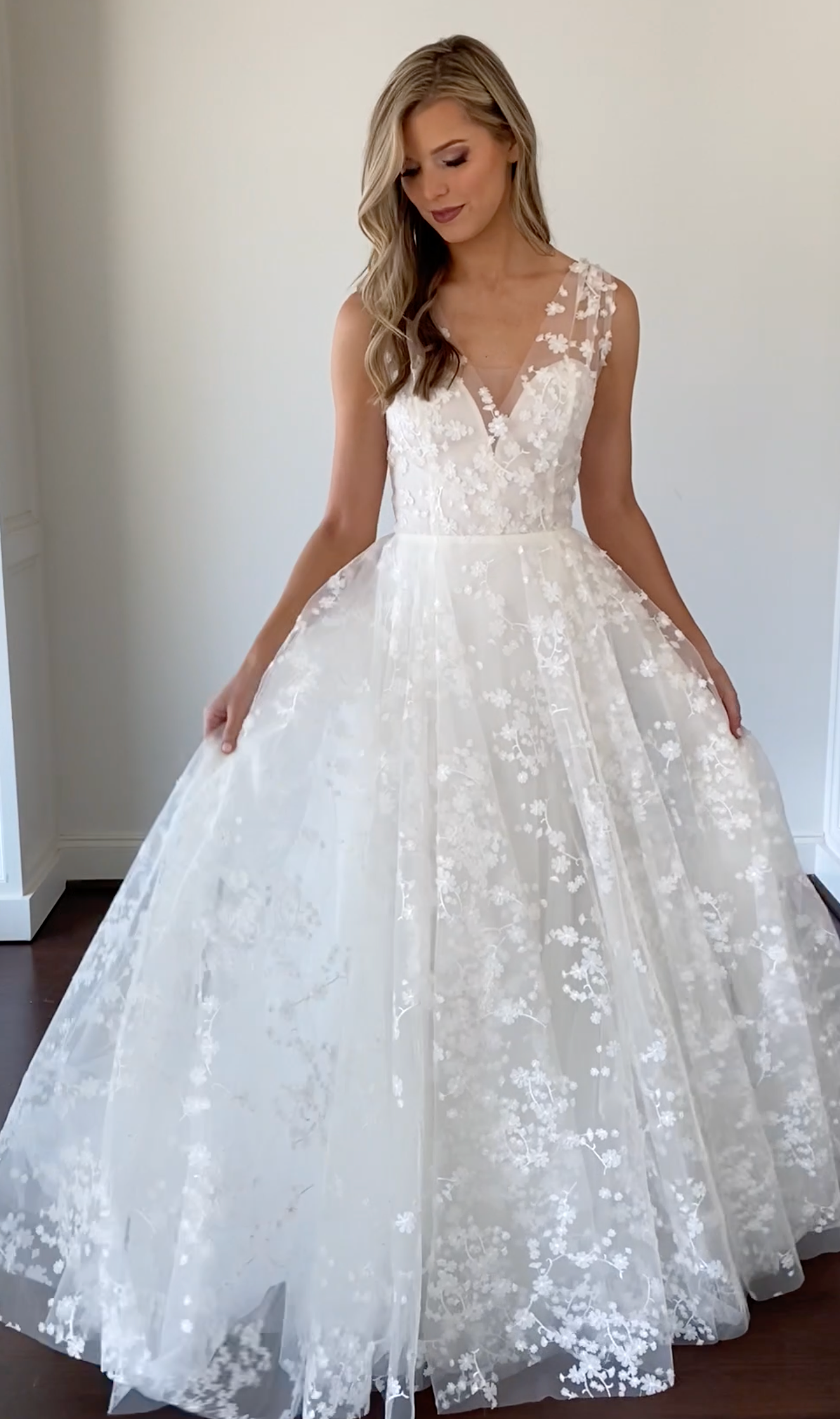 Amsale Elliott – Nearly Newlywed