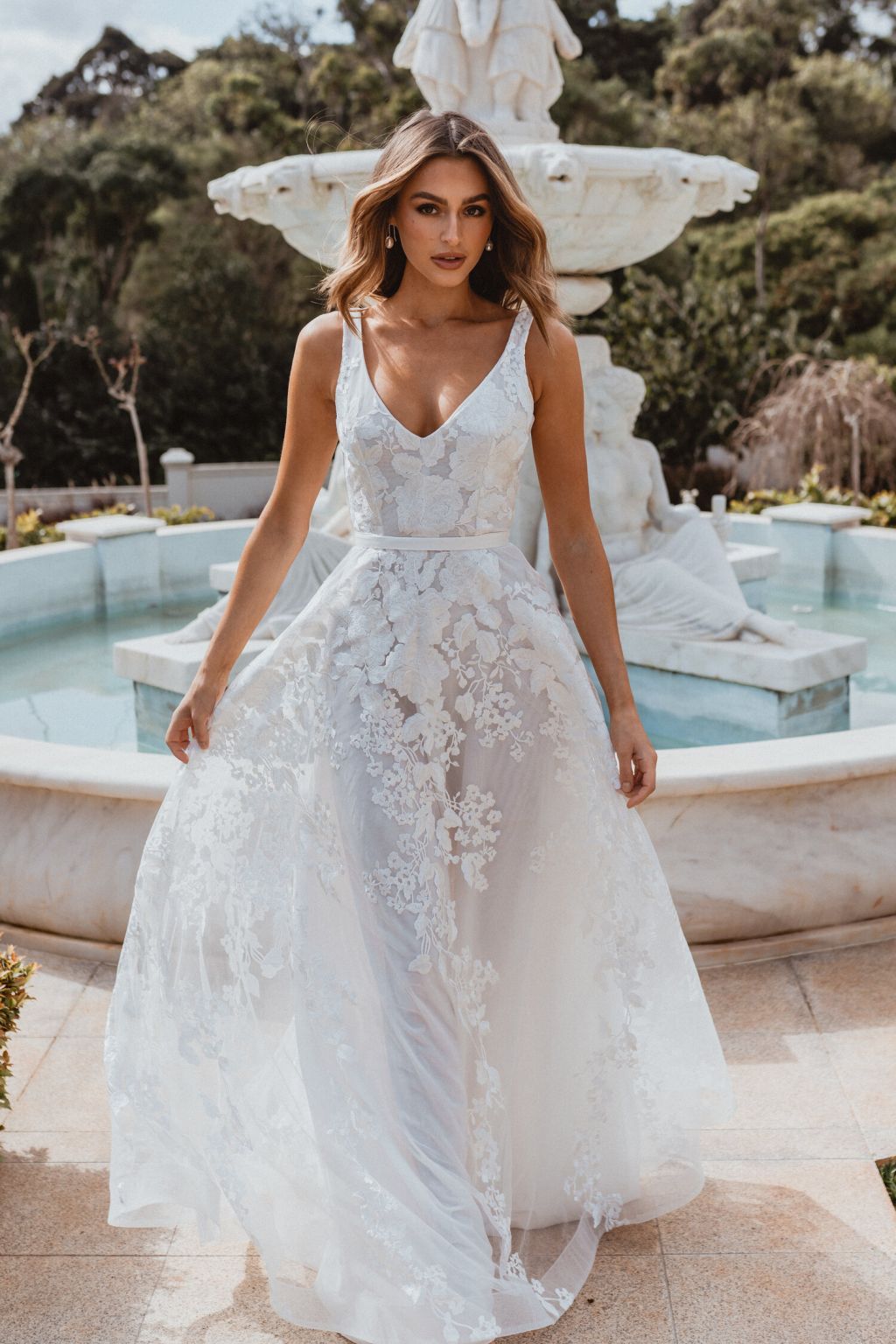 anna campbell lace wedding dress Anna Campbell Gossamer Wedding Dress Collection