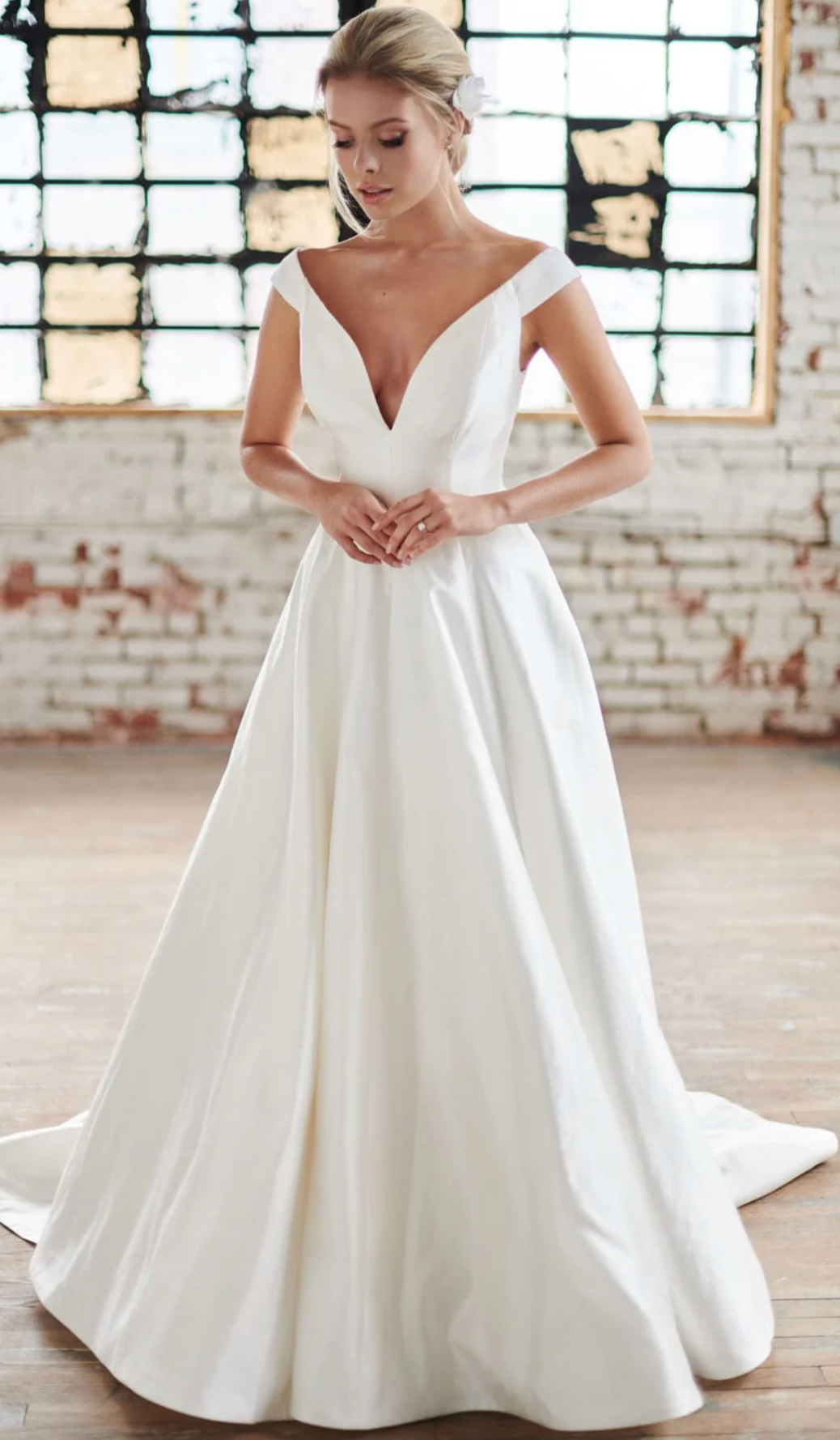 Antonio Gual Scout – Nearly Newlywed