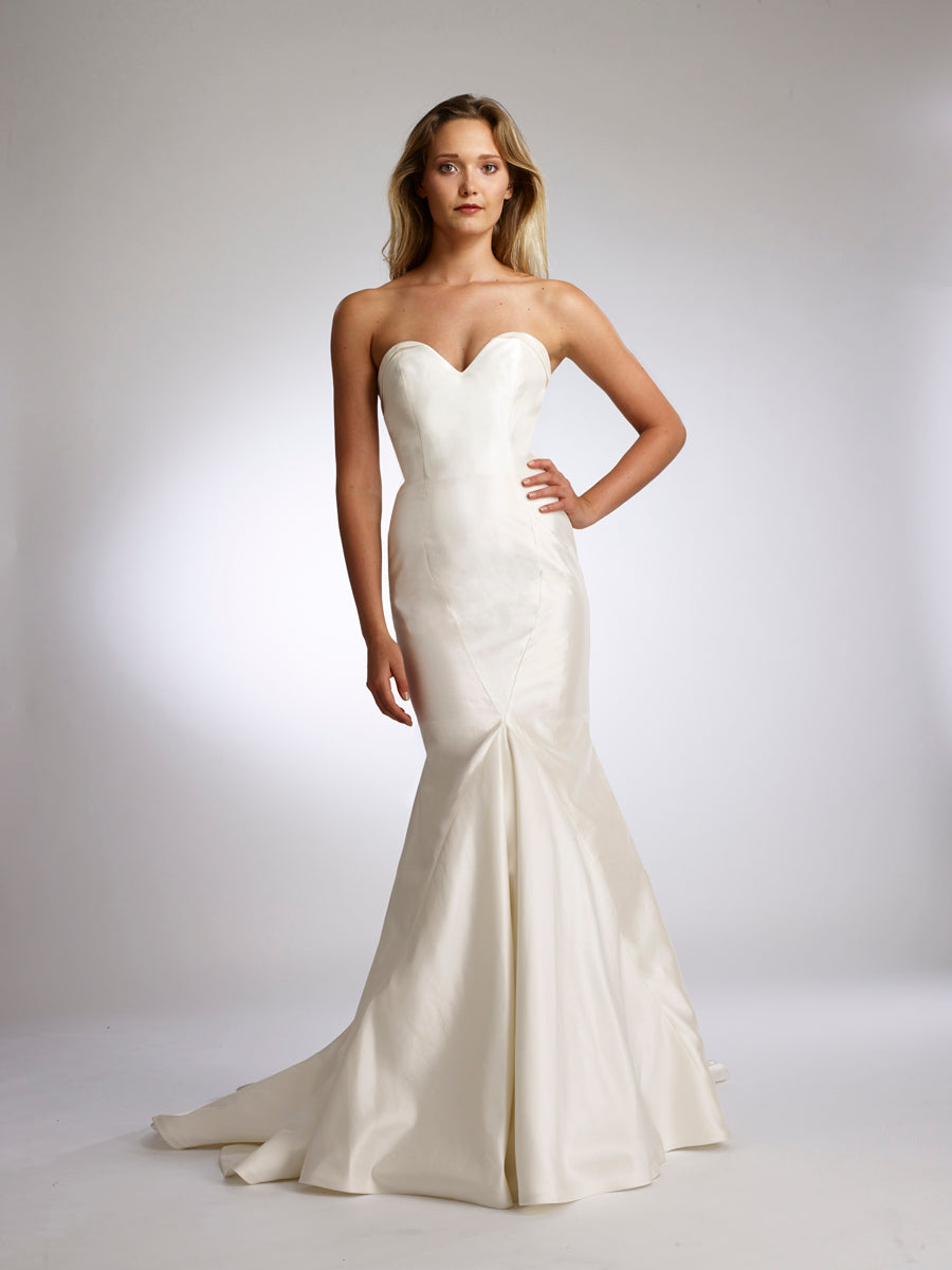 Antonio Gual Erin – Nearly Newlywed