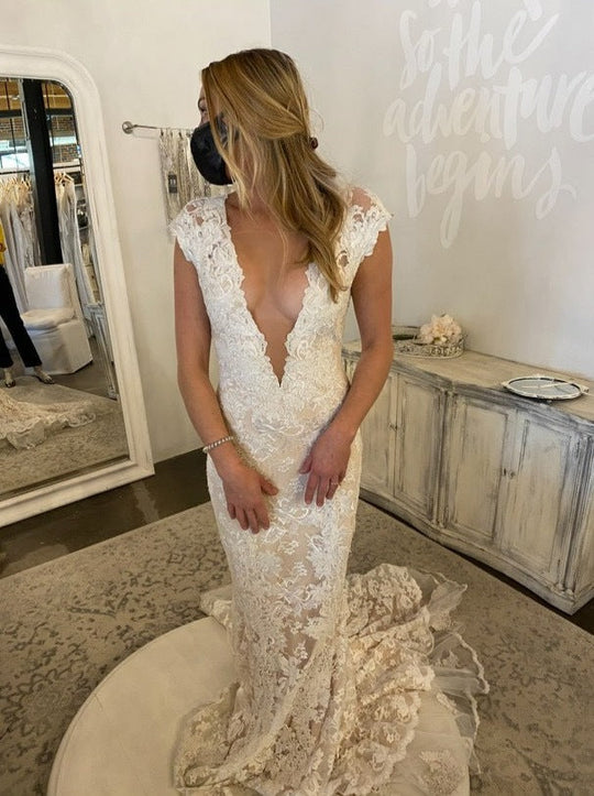 Daalarna Couture Sleeveless Plunging V-Neck Mermaid