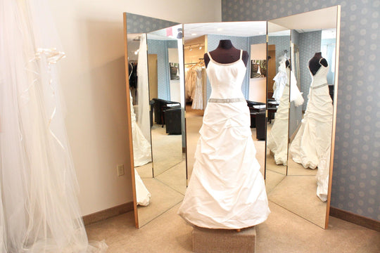 Elma Reis Couture Bridal by Elma Reis 2004