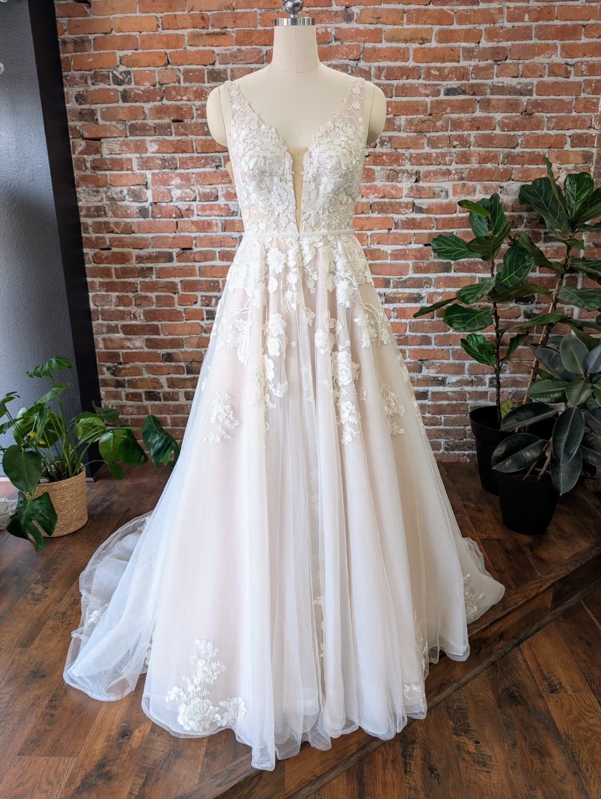 ivory dress australia Essense of Australia, Ivory Gown W Porcelain Tulle Plunge New Wedding Dress Save 38%