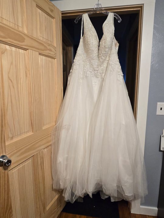 Essense of Australia D3151BLLV