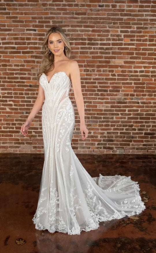 Essense of Australia D3838 Fit&Flare, matching veil and blusher included