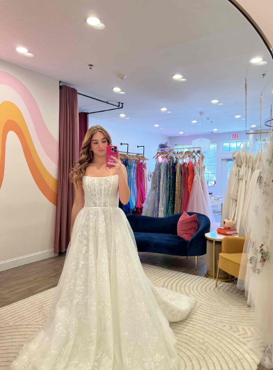 Eva Lendel Medea – Nearly Newlywed