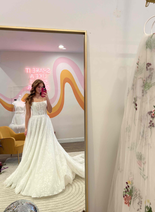 Eva Lendel Medea – Nearly Newlywed