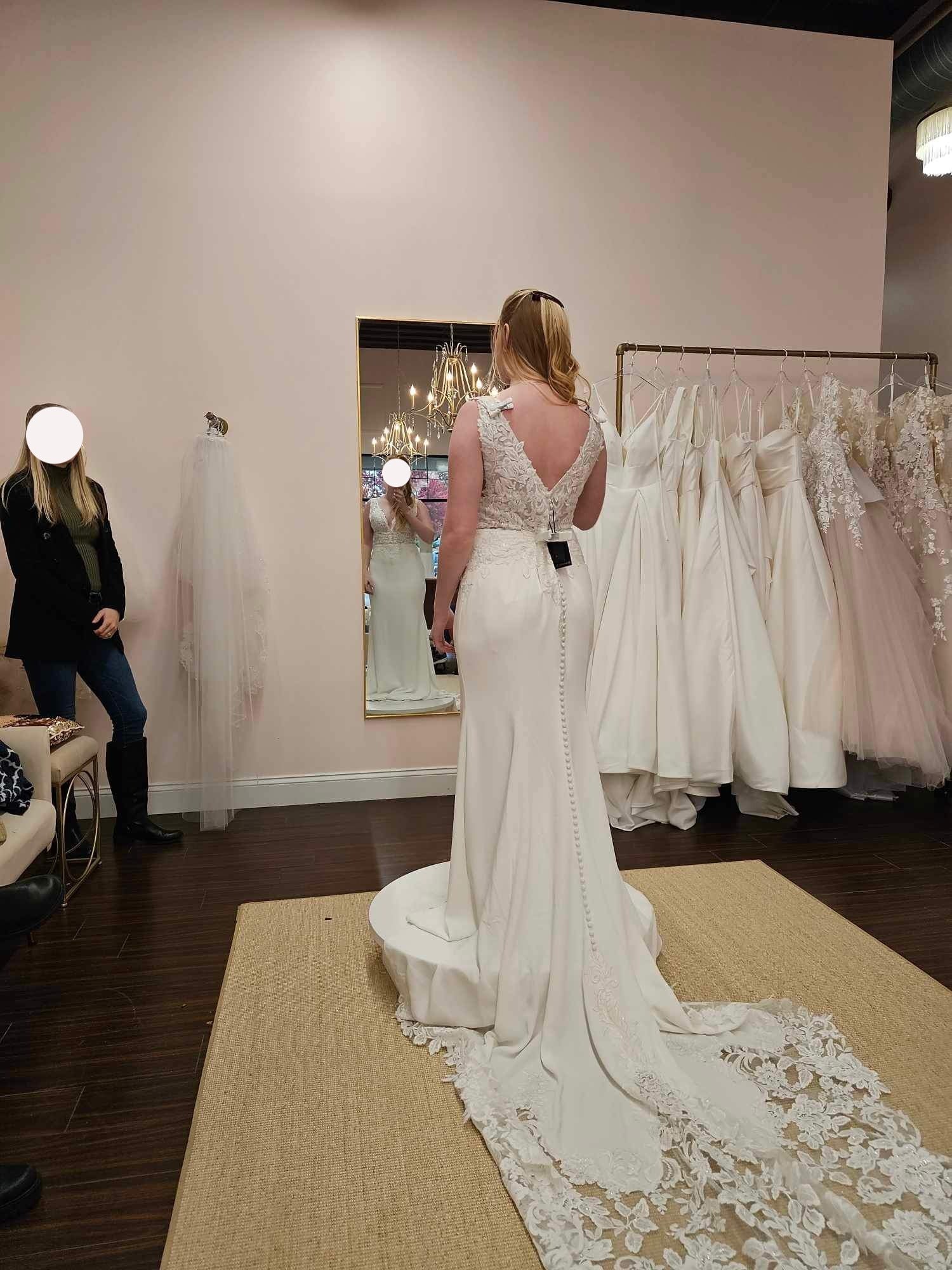 セレビィ 44380: English Net A-Line Bridal Gown with 3D Florals