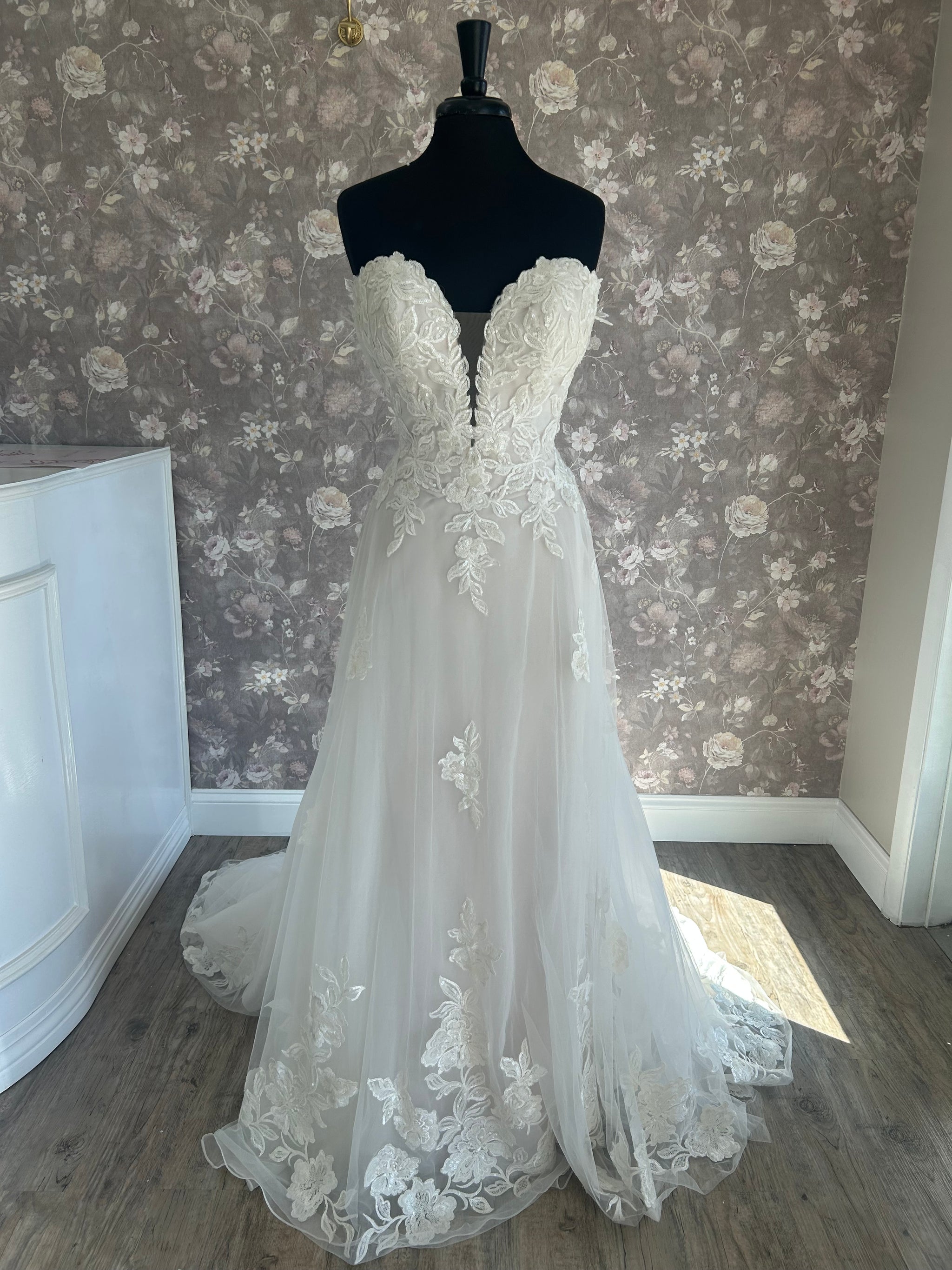 Maggie Sottero Britney 22MC932A02 – Nearly Newlywed