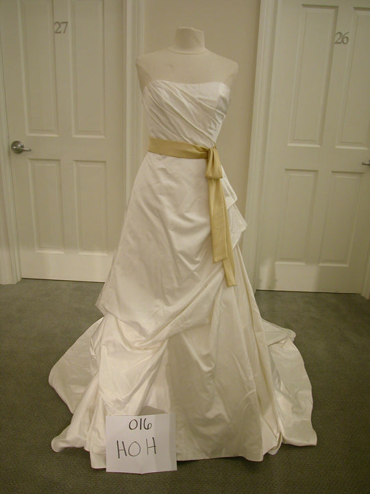 Marisa Classic Strapless A-Line 676