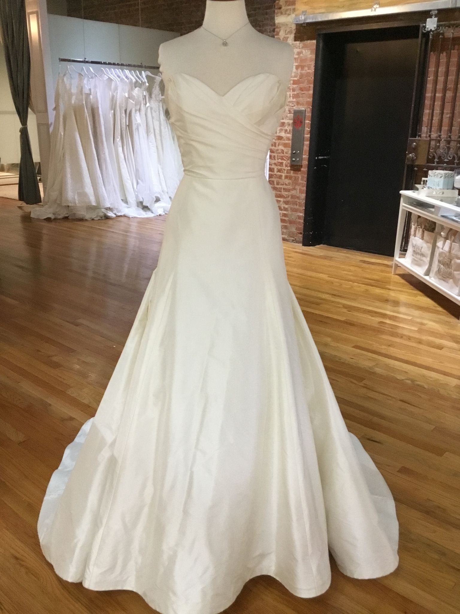 Modern Trousseau Louisa – Nearly Newlywed, image size:1536x2048