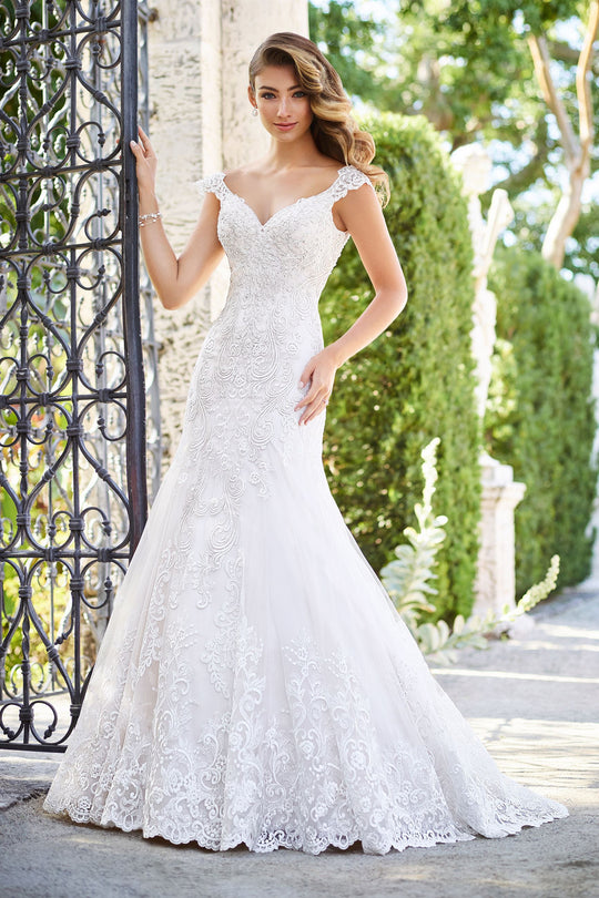 Mon Cheri Backless White Lace