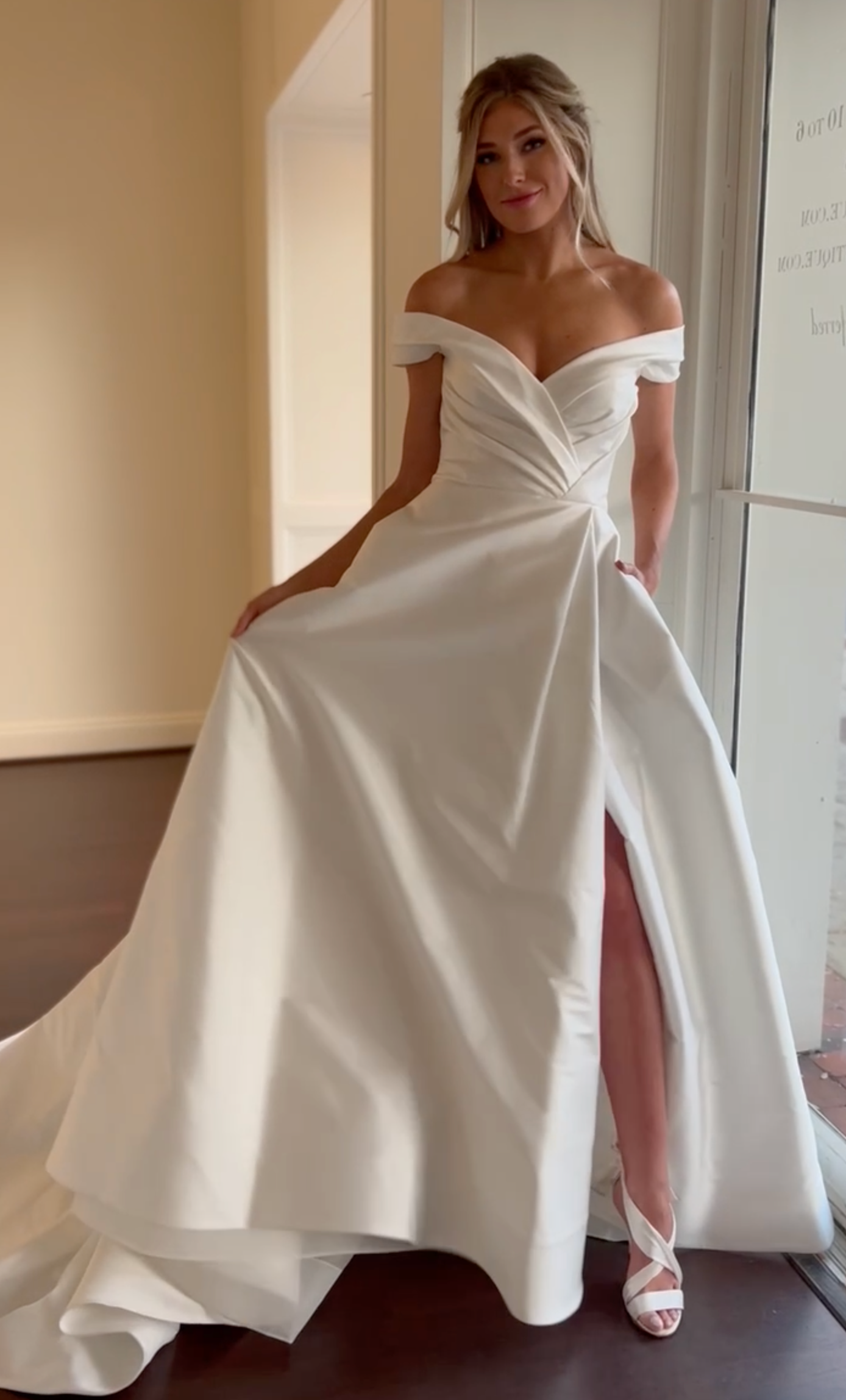 Monique Lhuillier BL21127 – Nearly Newlywed