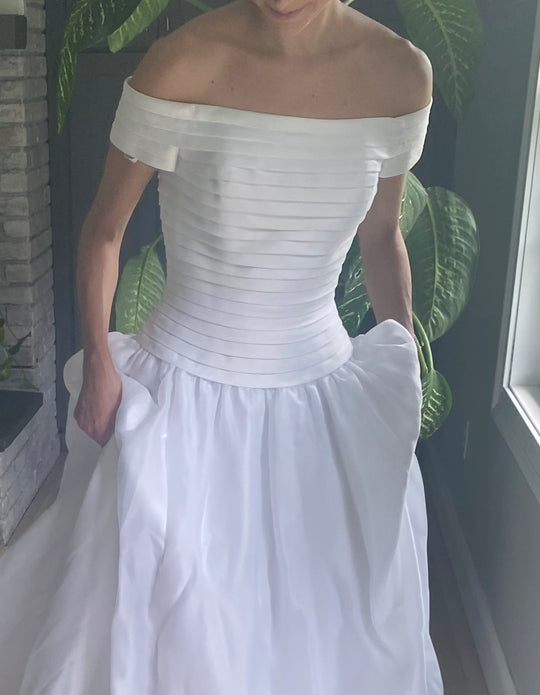 Oleg Cassini Wedding Dresses For Sale Nearly Newlywed Oleg Cassini Wedding Dresses For Sale Nearly Newlywed