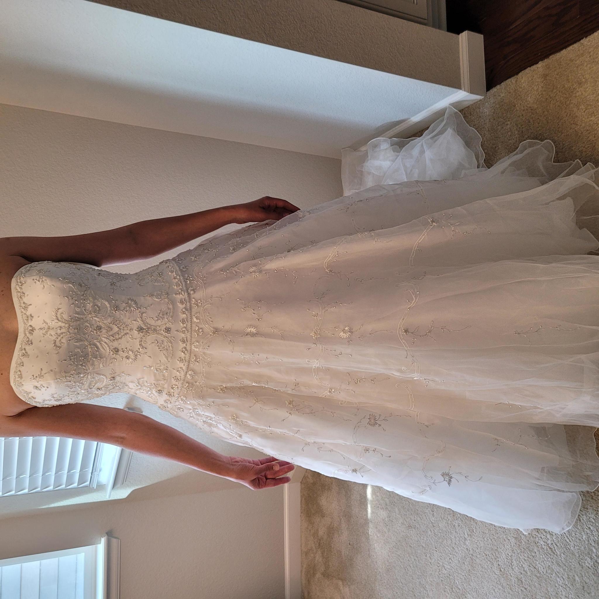 Oleg Cassini CT258 – Nearly Newlywed