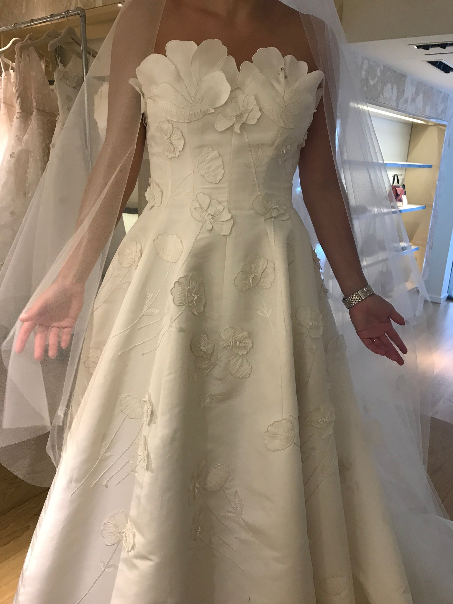 Oscar de la Renta Poppy – Nearly Newlywed