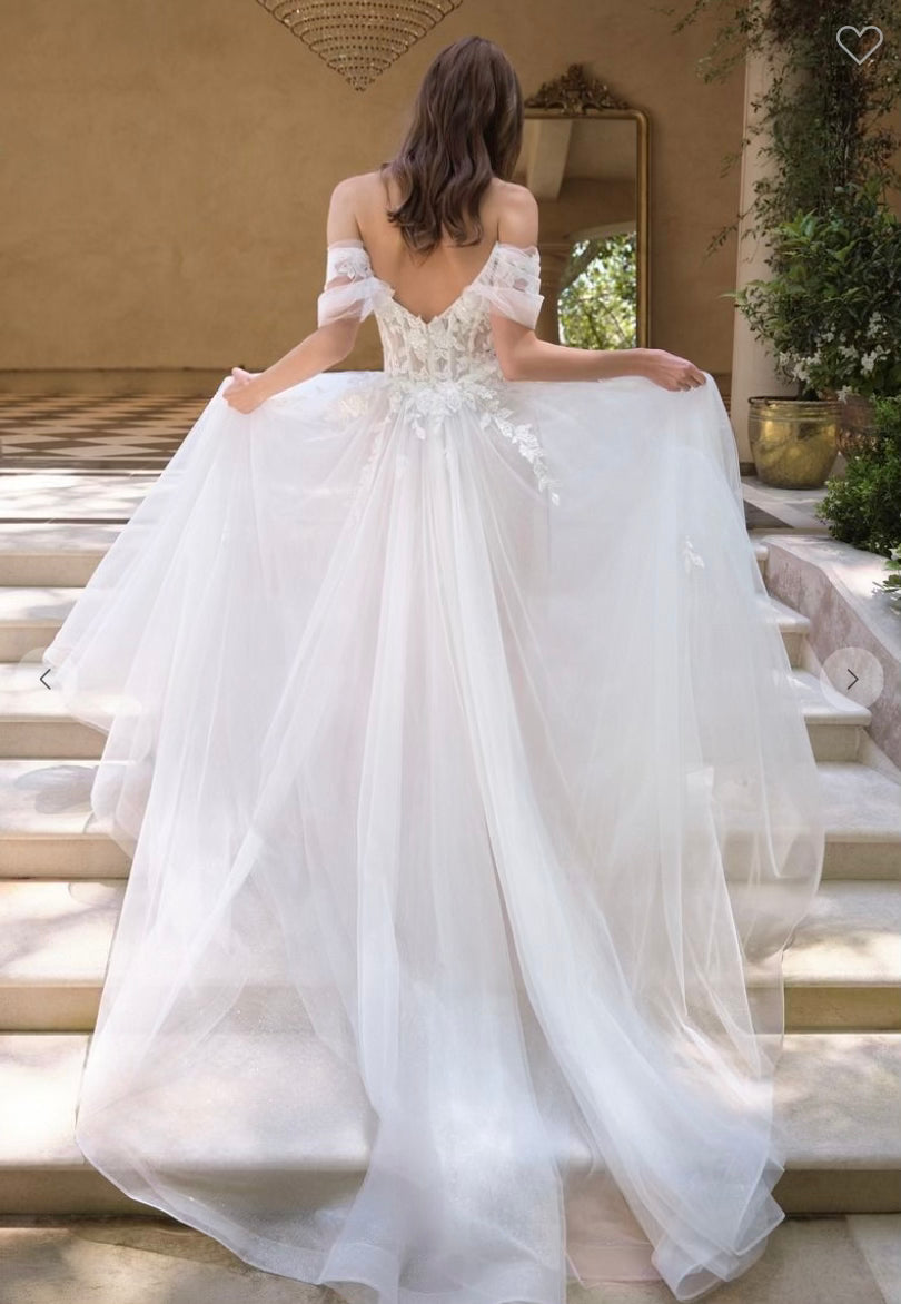 wedding dress falls off Maggie Sottero Yara Wedding Dress main image 1
