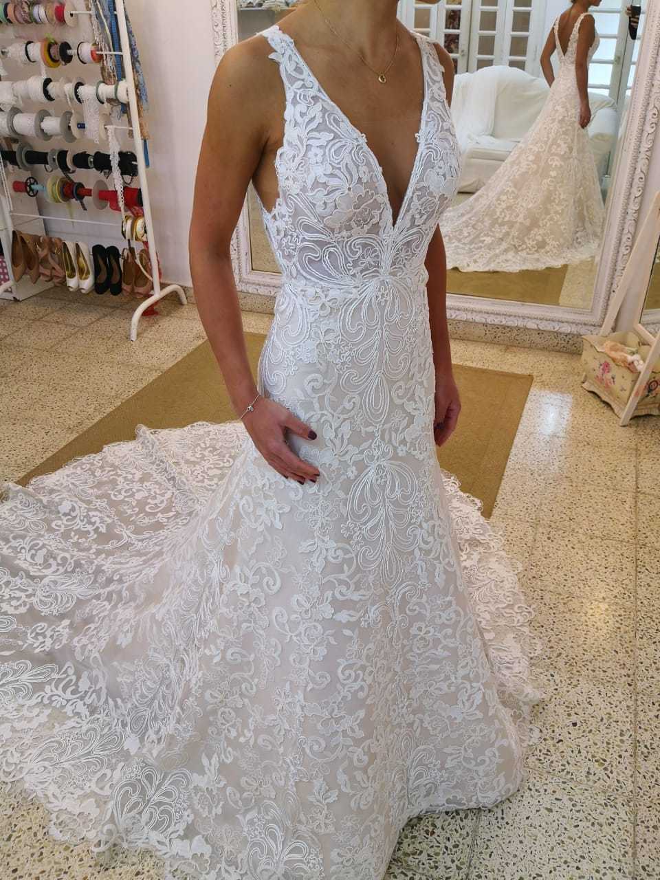Other Sleeveless Lace V-Neck Fit and Flare Wedding Dress