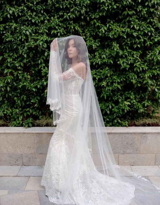 Other Two Tier Lace Edge Veil (Diamond/Offwhite Royal 30'' + 120'')