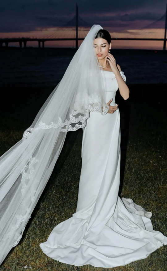 Other Two Tier Lace Edge Veil (Diamond/Offwhite Royal 30'' + 120'')