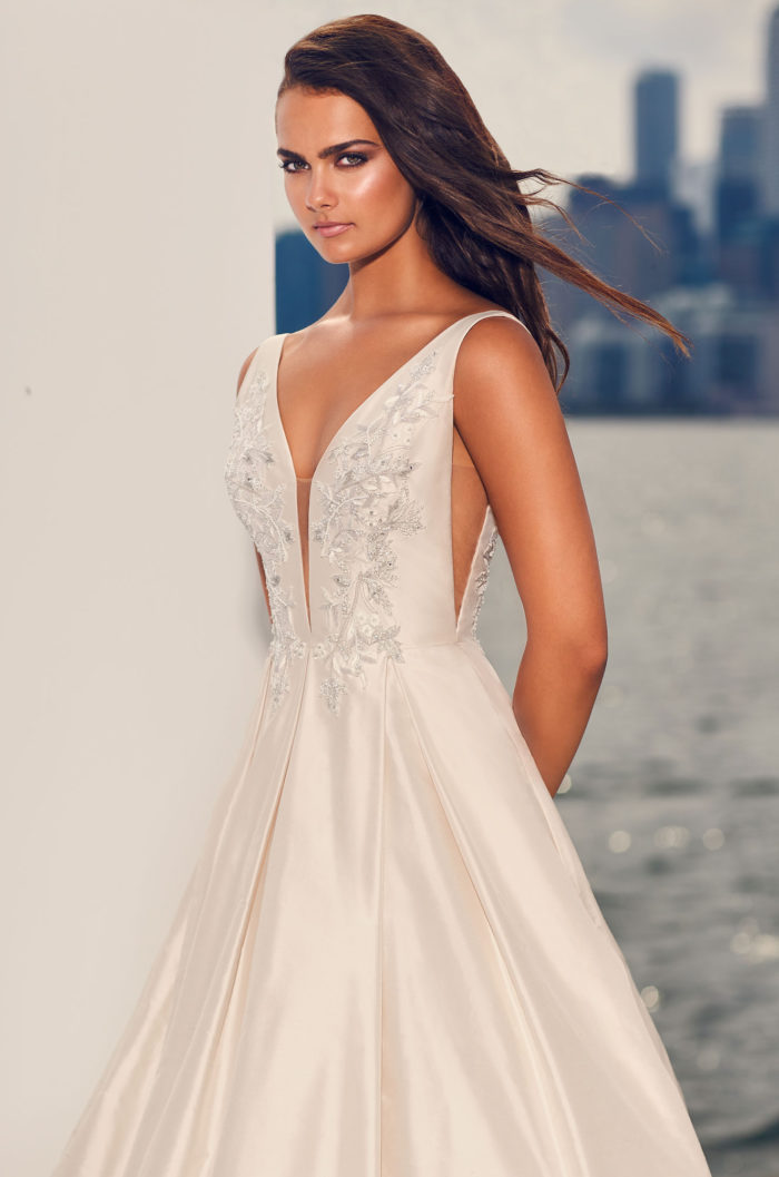 Paloma Blanca 4825