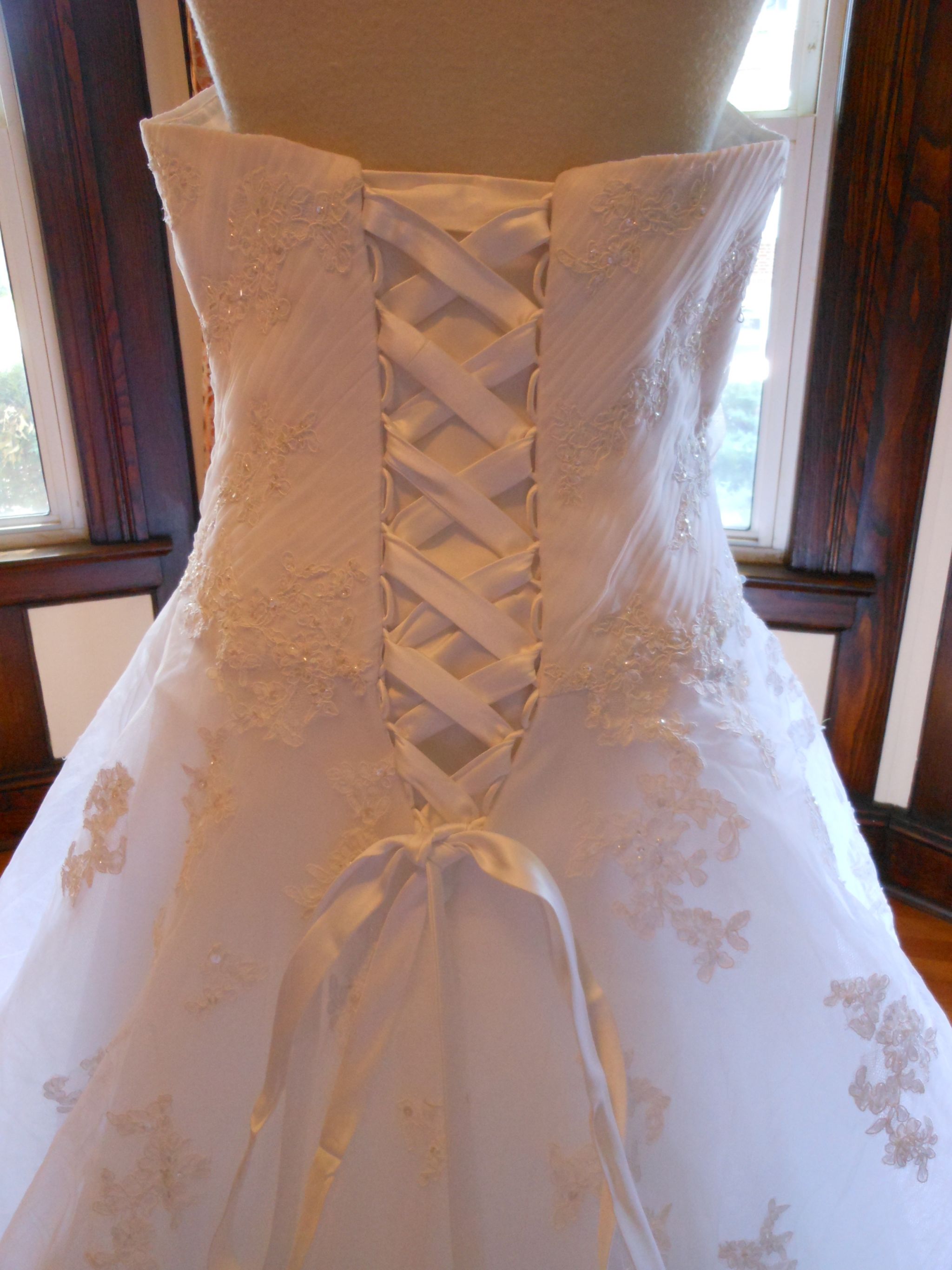 Pronovias Faldar – Nearly Newlywed