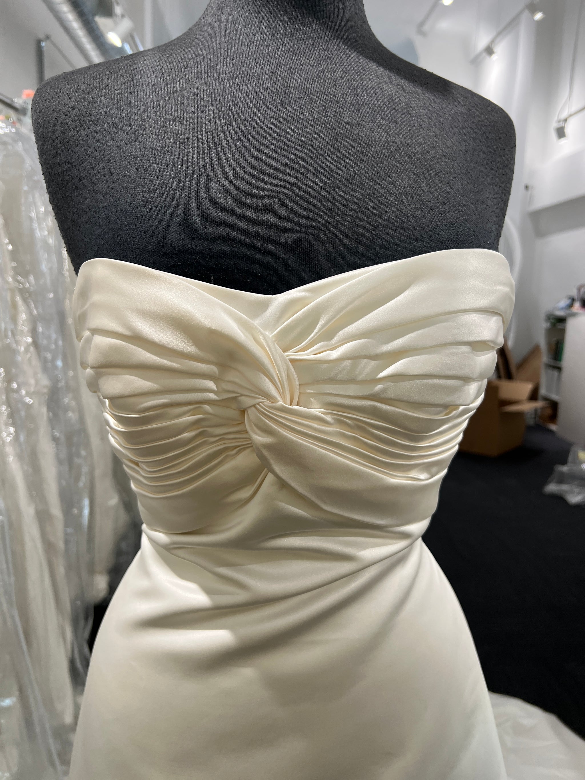 Pronovias Glama – Nearly Newlywed