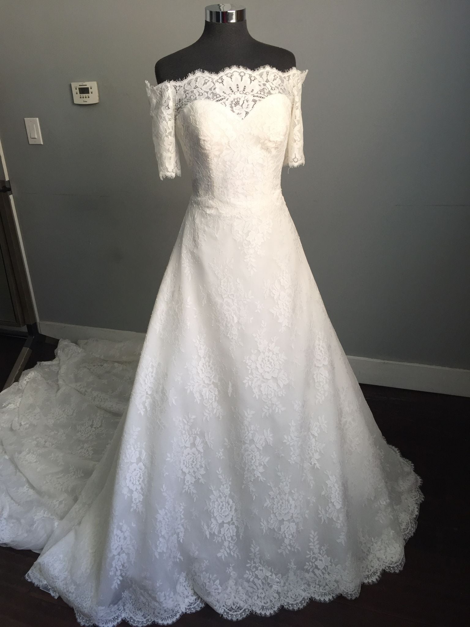 Pronovias Mundo Nearly Newlywed