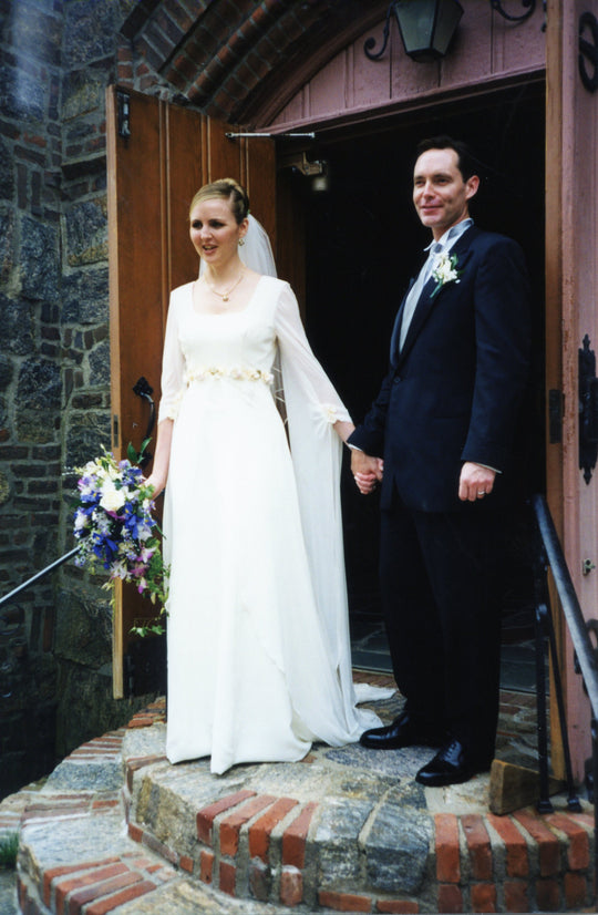 Pronovias Vintage 1998 Wedding Dress & Veil – Size 10 – Renaissance Empire