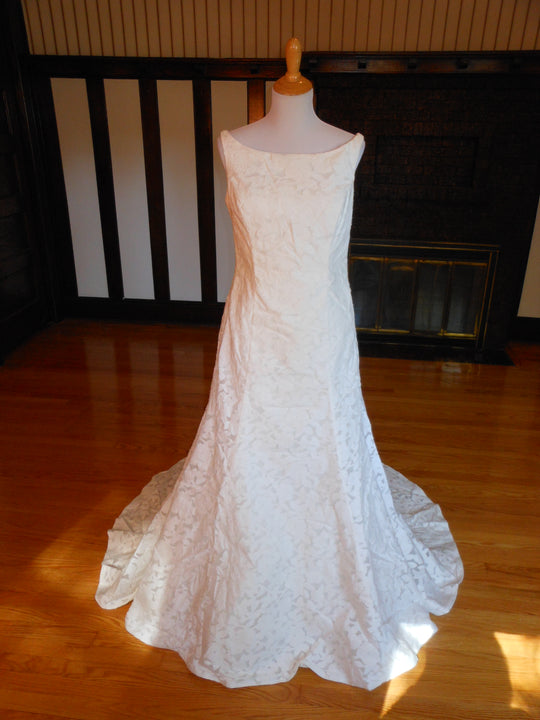 Pronovias Debut