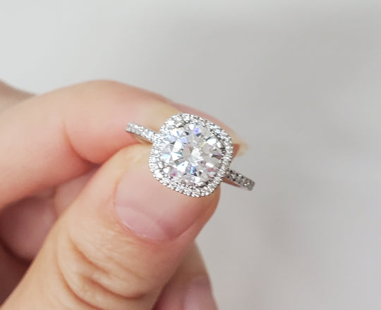 Simon G.  Gorgeous 18k Gold Dainty Sparkly Halo Engagement Diamond Ring