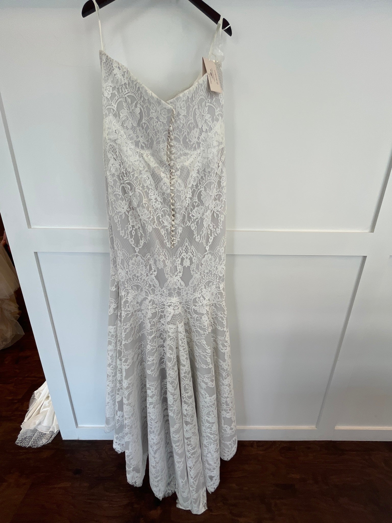 Suzanne Neville Athena – Nearly Newlywed