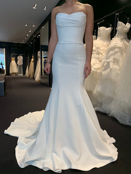 Vera Wang 112019 Ava with Lace – PreOwnedWeddingDresses