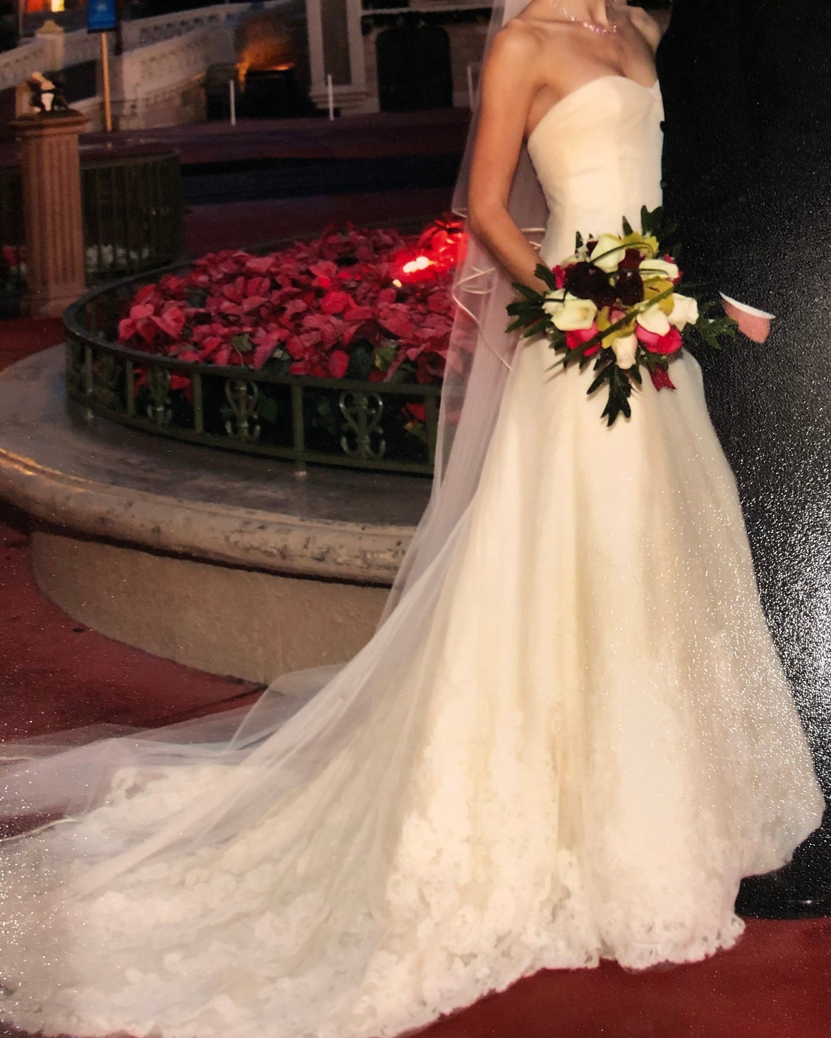 Vera Wang Classic Strapless Sweetheart A-line