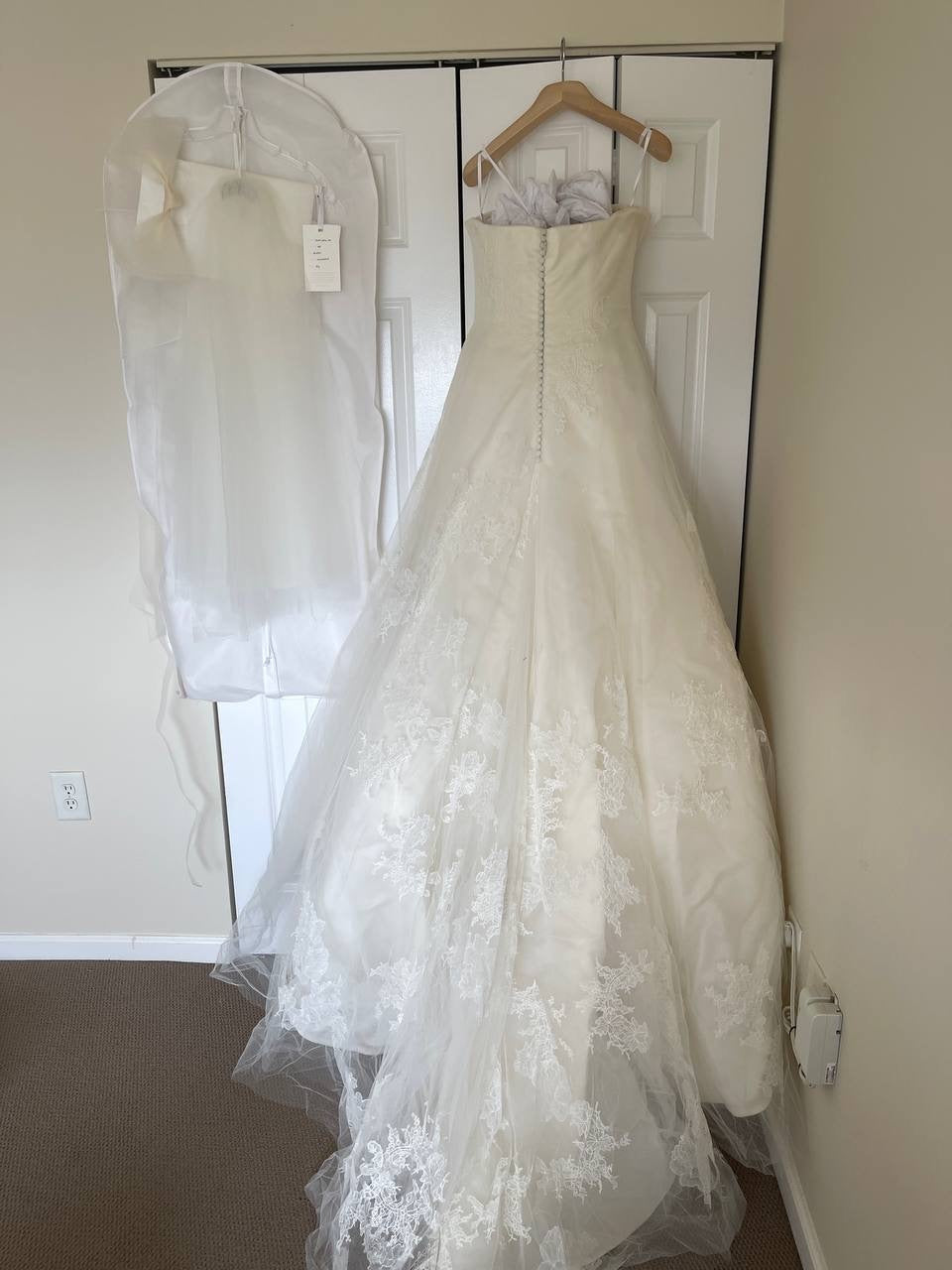 Vera Wang Esther – Nearly Newlywed Vera Wang Esther – Nearly Newlywed