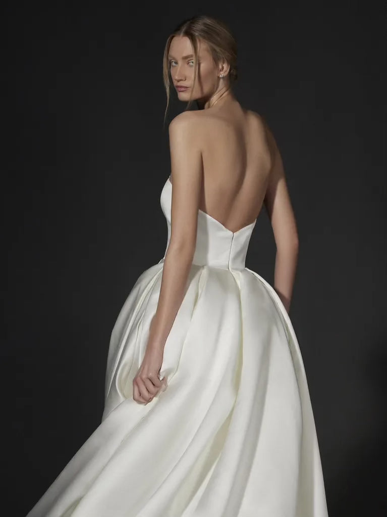 Wang Bridal Gowns White By Vera Wang Veil Vera Wang Matis  Nearly Newlywed