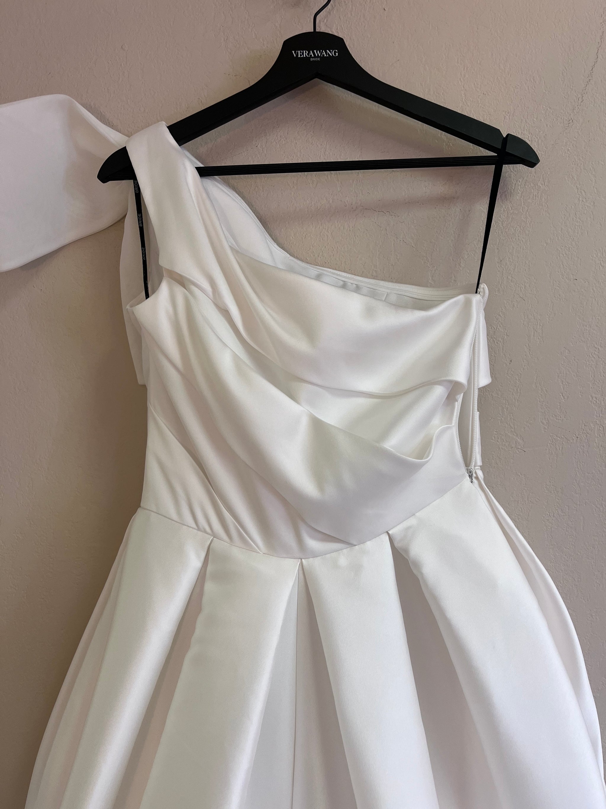 open lace back dress Vera Wang Pelagia – Nearly Newlywed