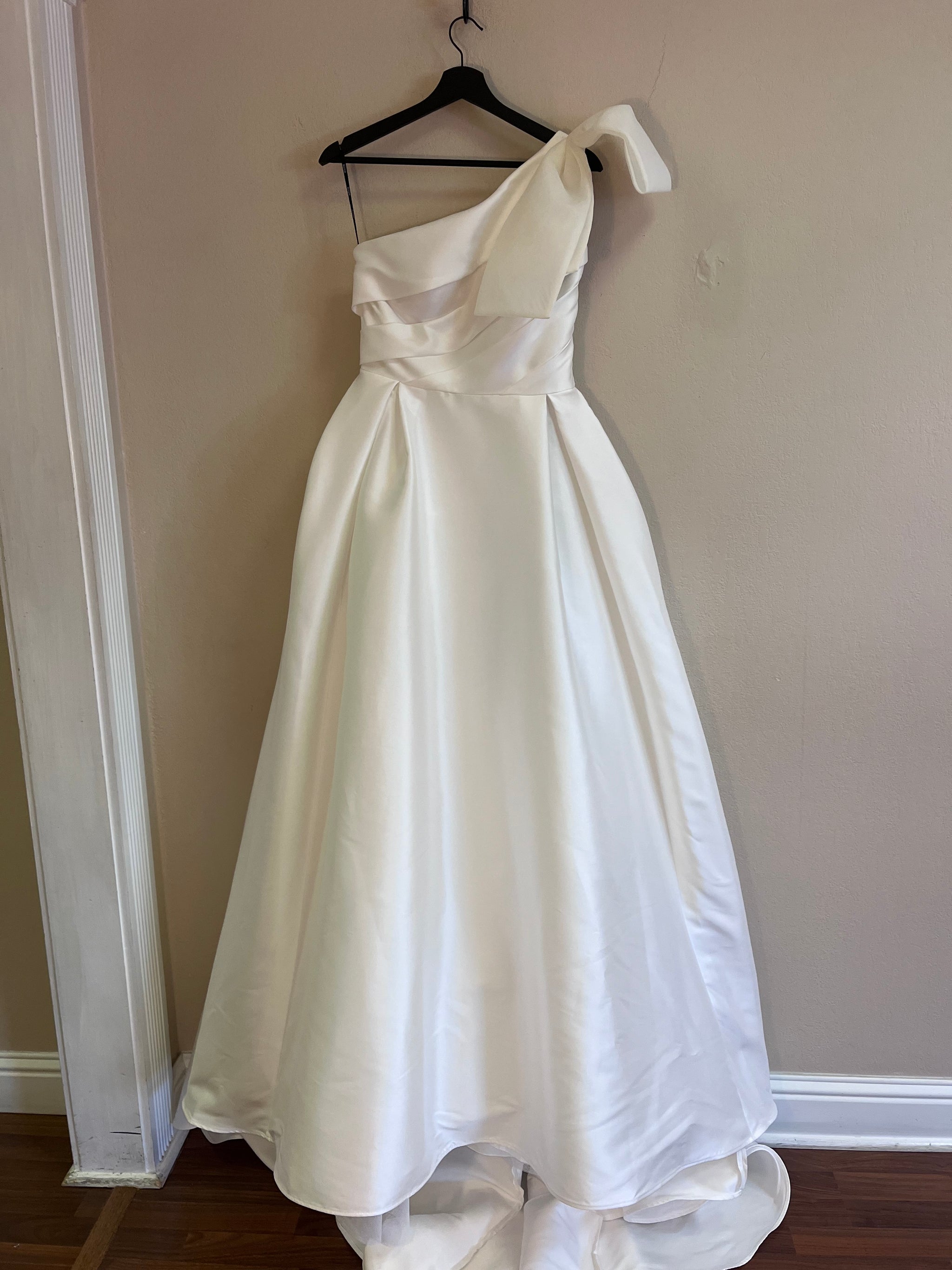 open lace back dress Vera Wang Pelagia – Nearly Newlywed
