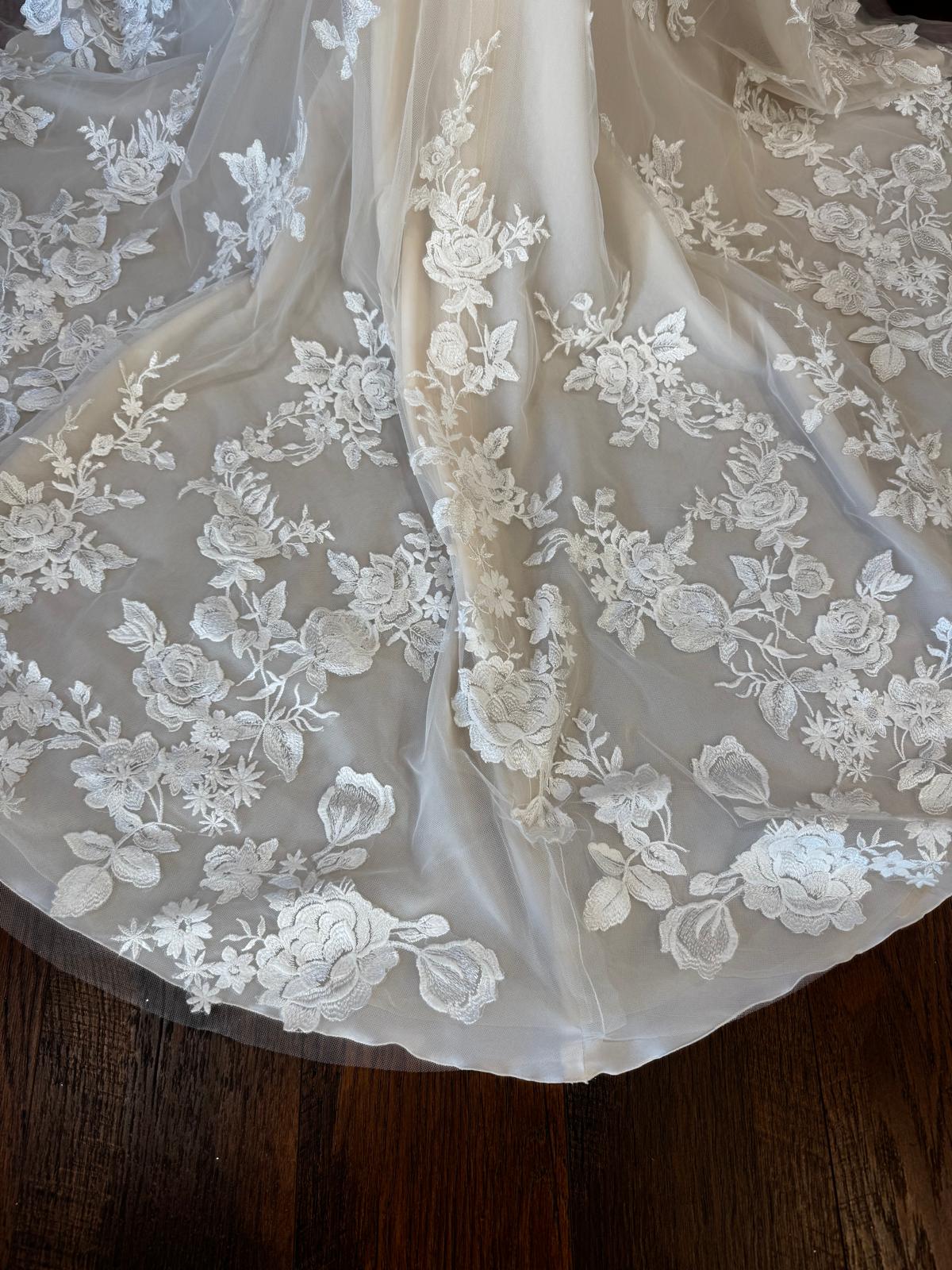 Vera Wang Hortense – Nearly Newlywed Vera Wang Hortense – Nearly Newlywed