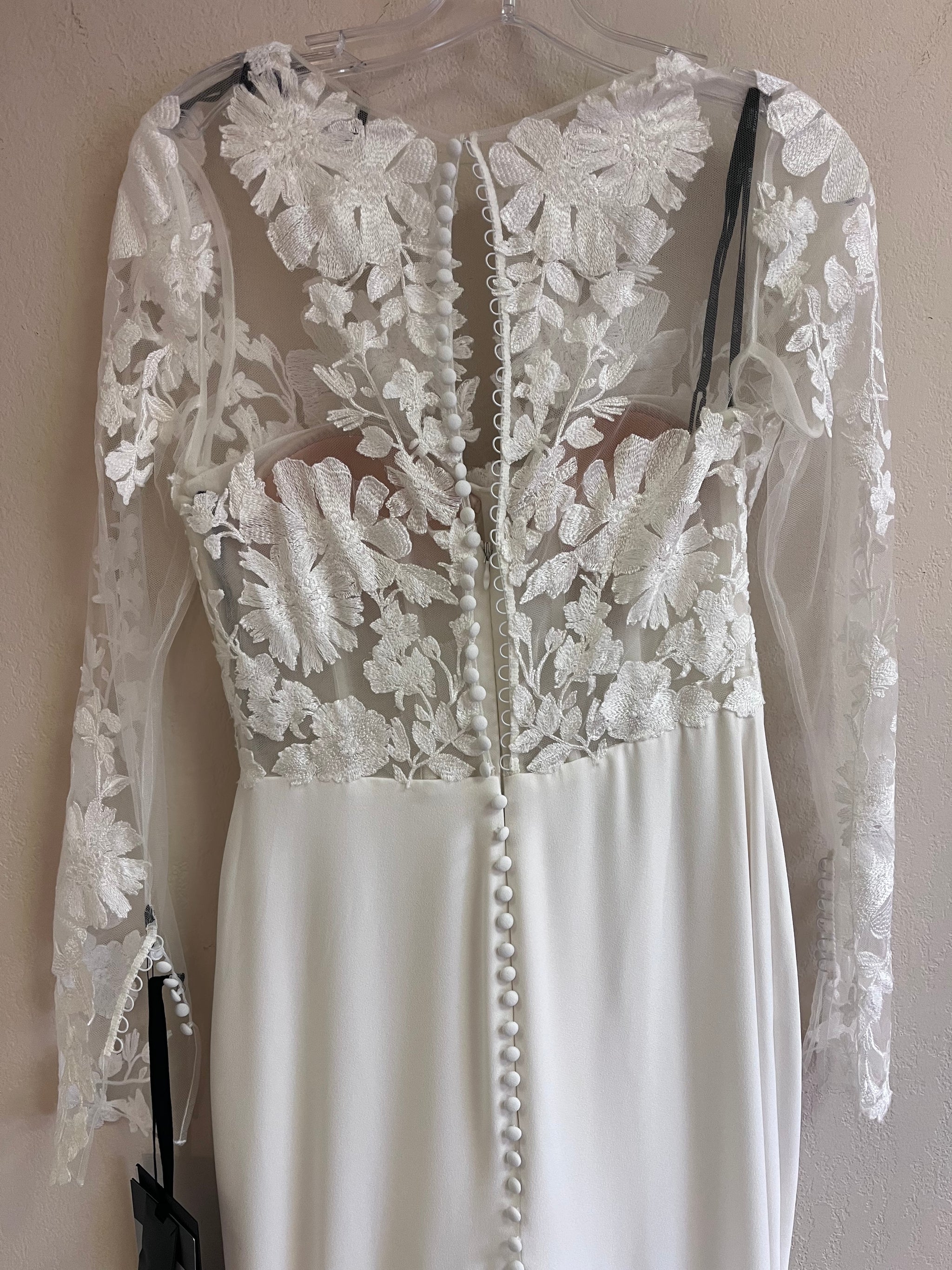 Vera Wang Henar – Nearly Newlywed